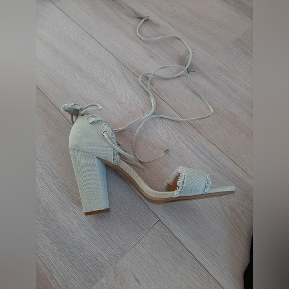 Sandals - Picture 3 of 4